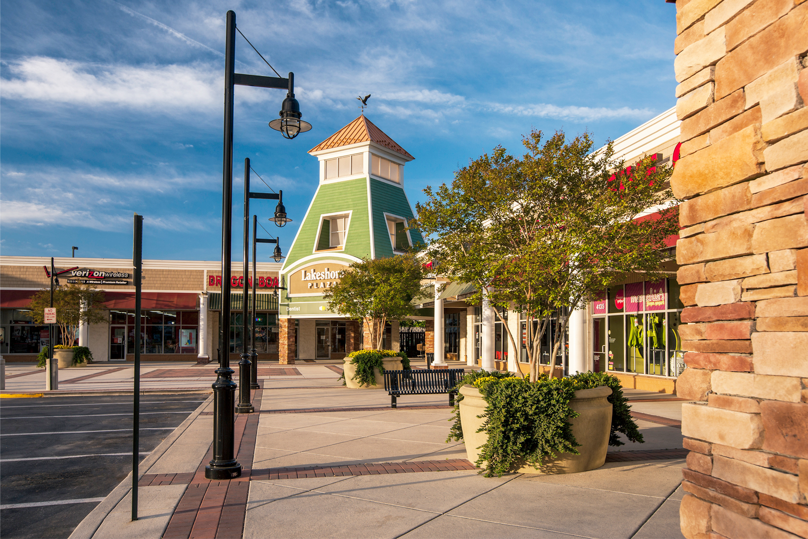 Lakeshore Plaza | Retail