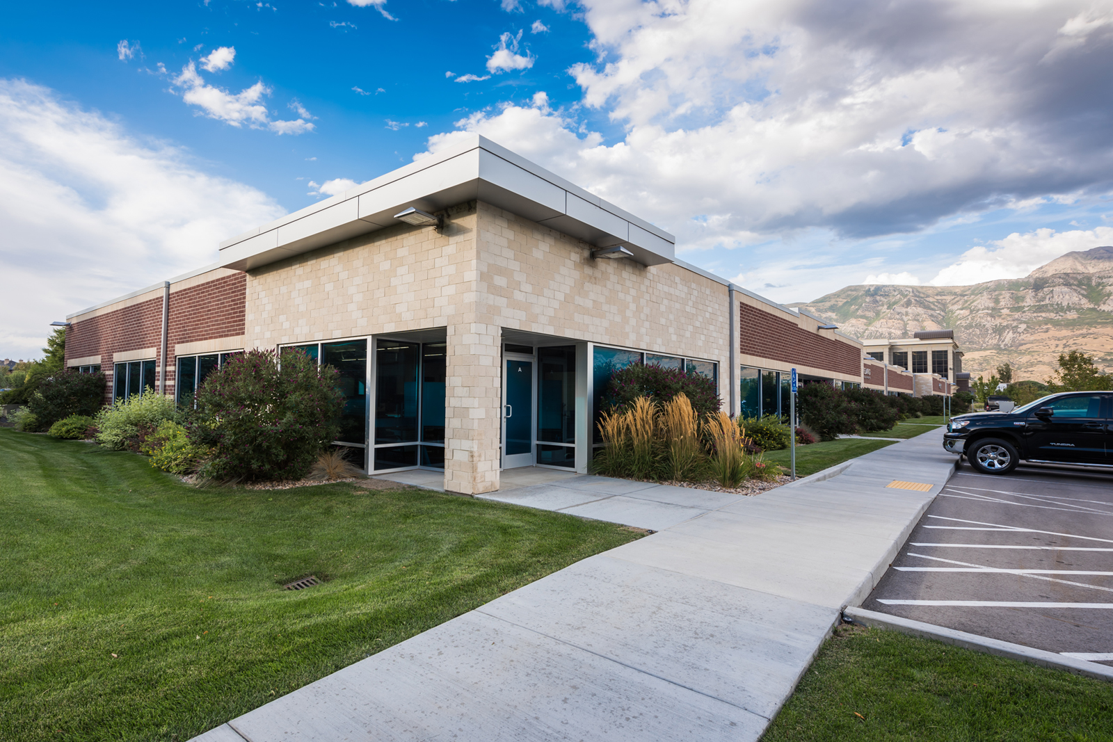 Valley Grove | Single-story Office | 2015 W Grove Parkway