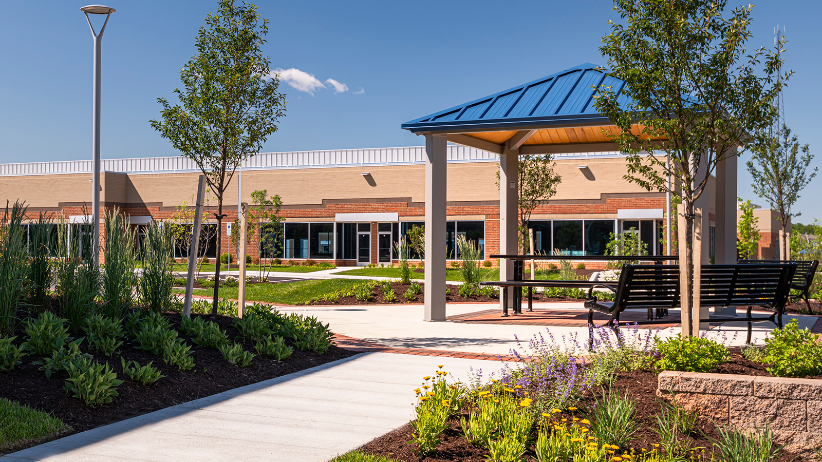 Flex/R&D amenity pavilion